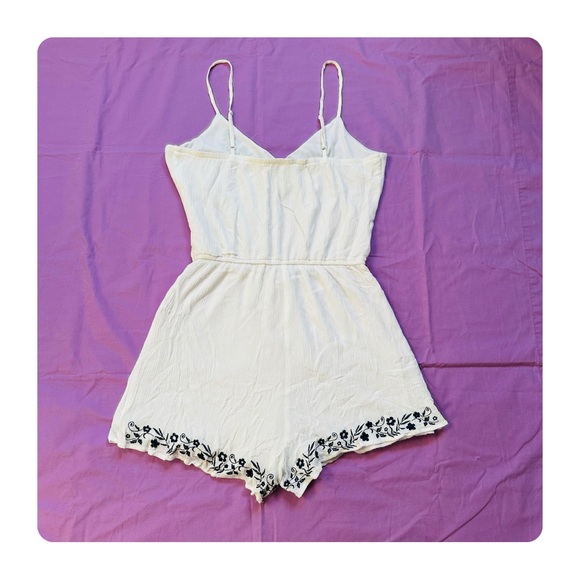 ★ Blue Rain Francesca’s Kali Embroidered Romper - White ★ - Picture 8 of 17